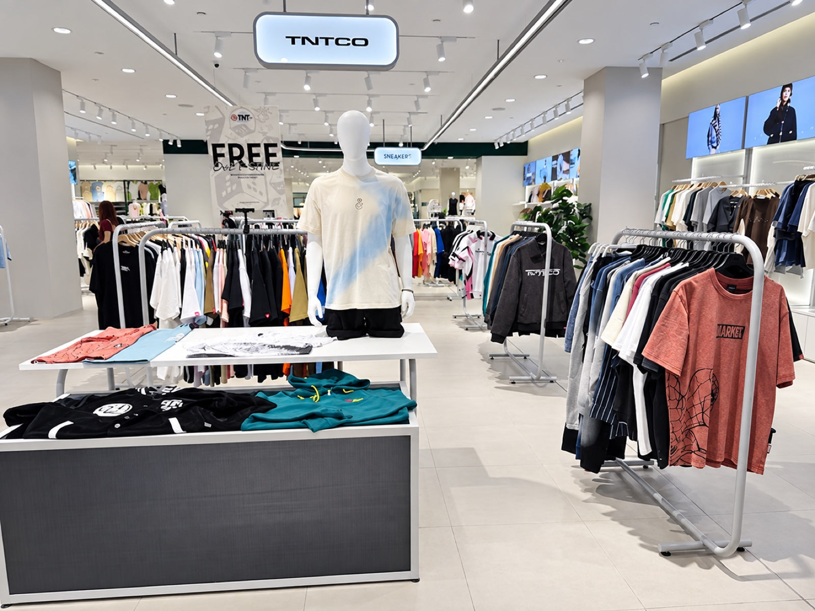 Outpozt Viva City Mall interior